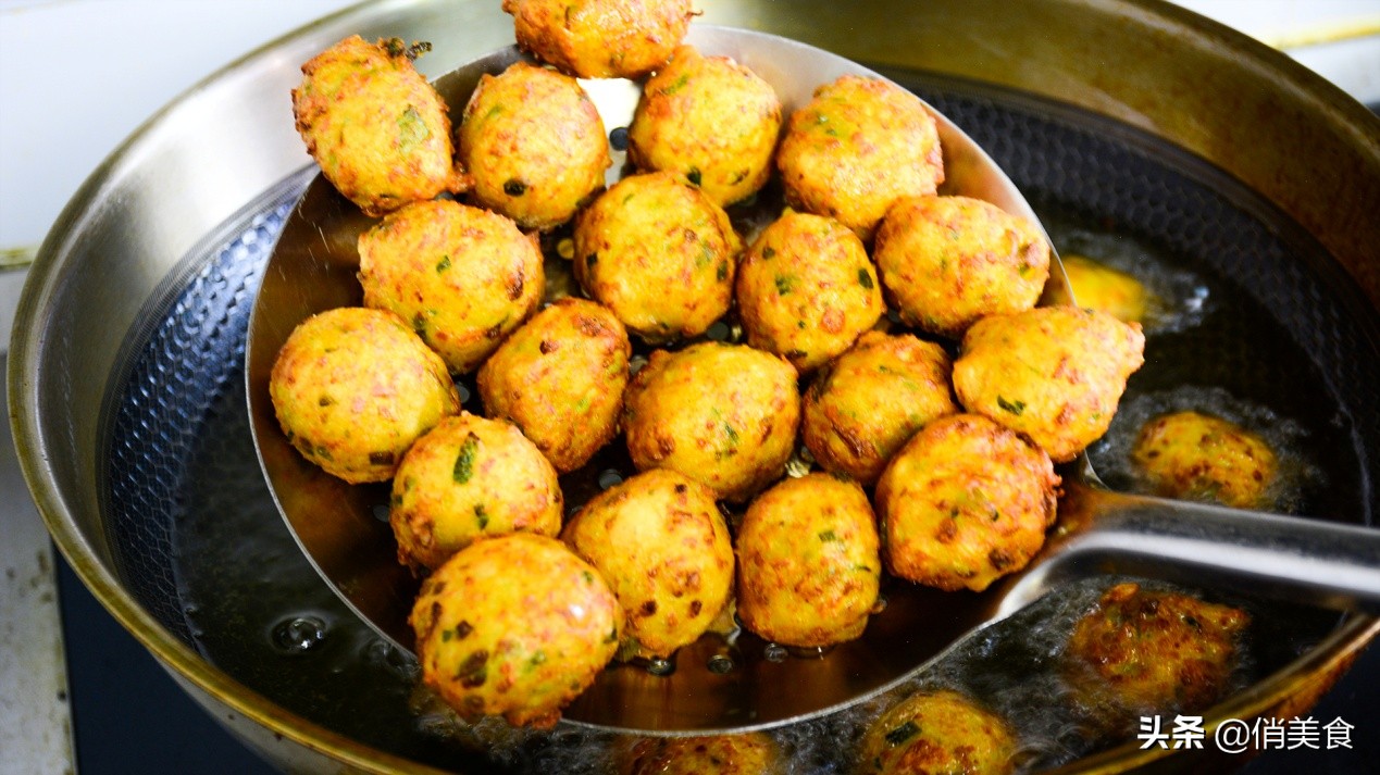 不放鸡蛋的青萝卜丸子,萝卜丸子这样做金黄酥脆美味解馋