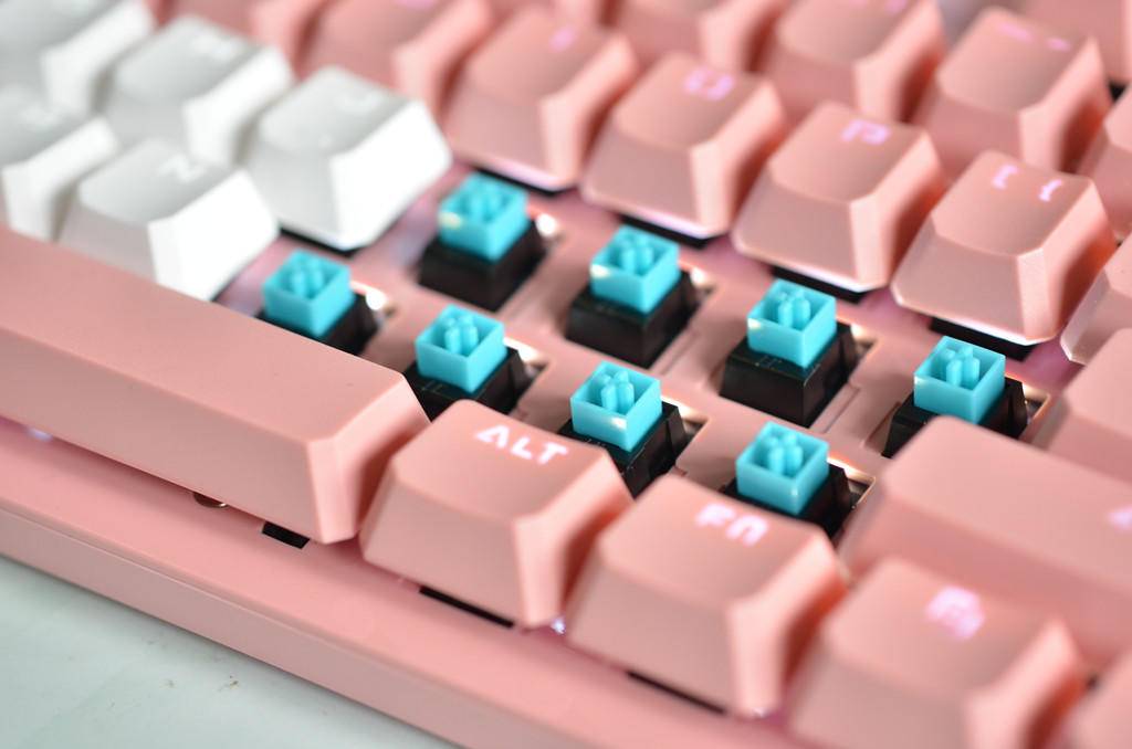 一款让女士心动的键盘,双飞燕f200q血手幽灵光轴机械键盘