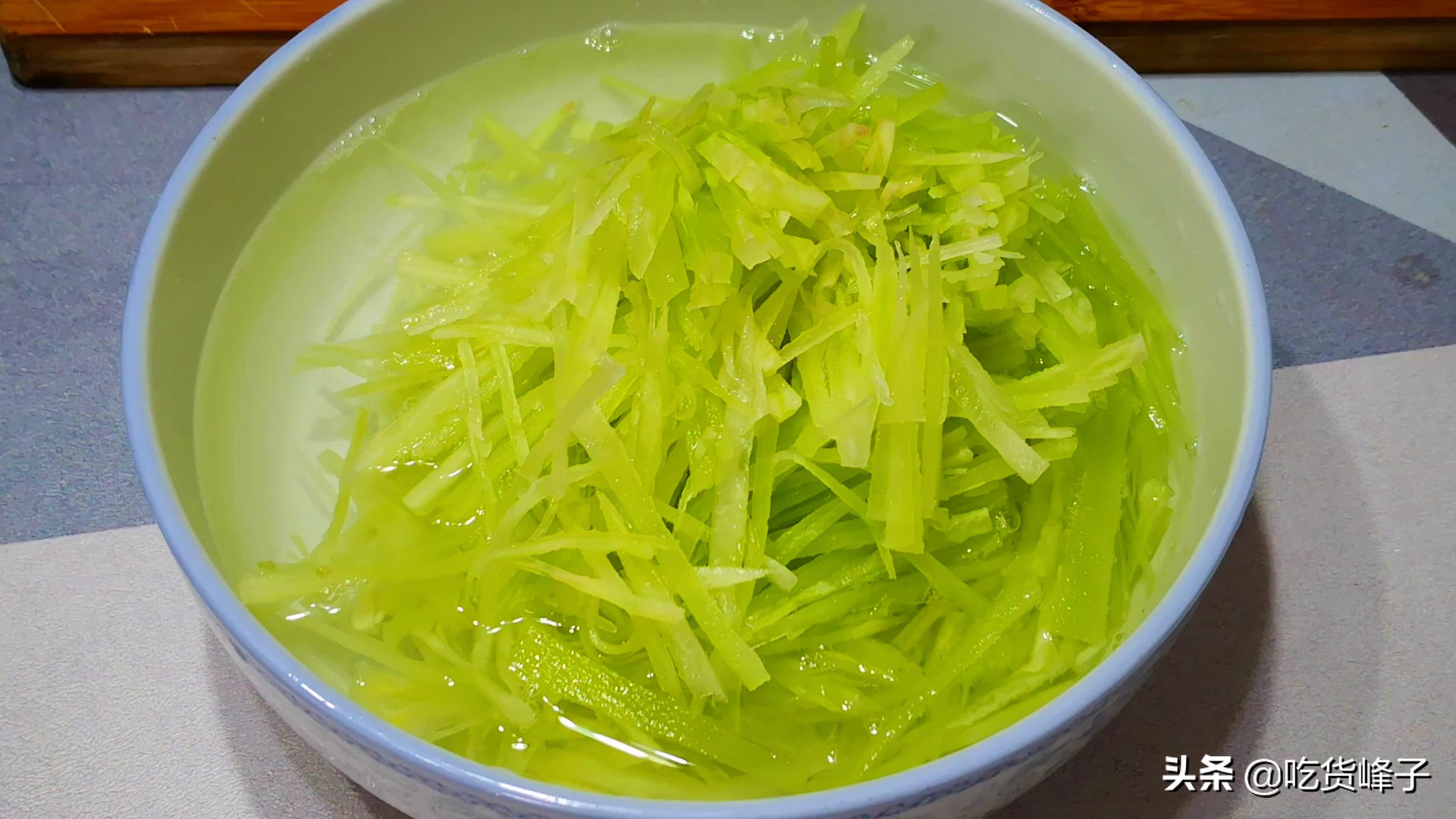 莴笋炒以前需要焯水吗,莴笋要焯水炒吗怎么炒