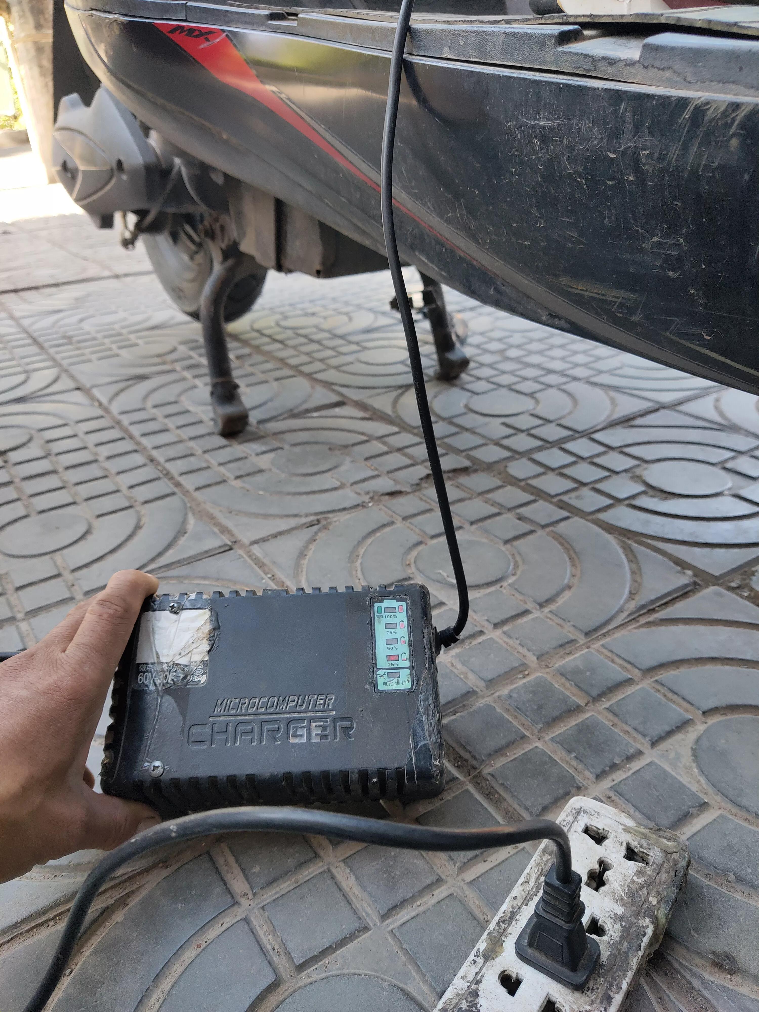 电动车装4块电池好还是5块电池好,电动车换电池怎样选到原装电池