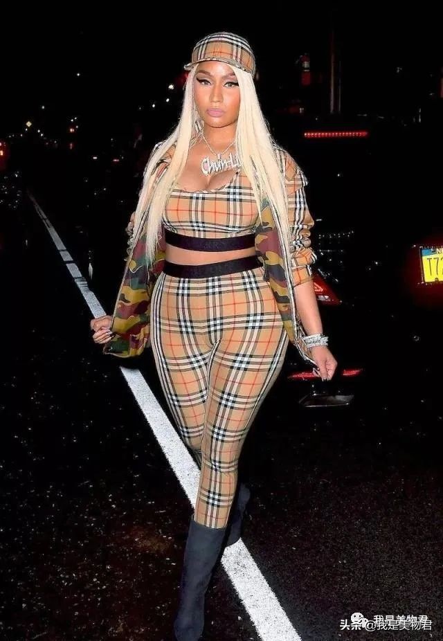 巴宝莉不走寻常的服装,巴宝莉潮流服装