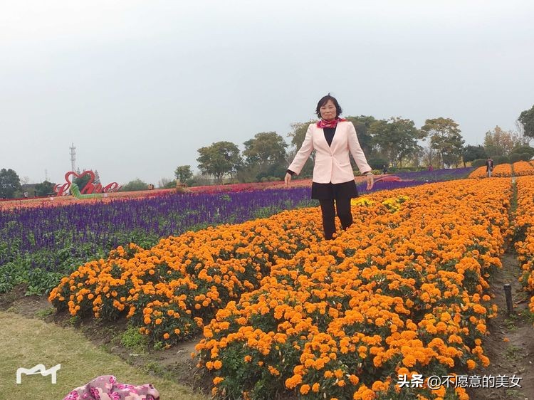 可爱的少妇自拍越来越丰满越来越成熟了