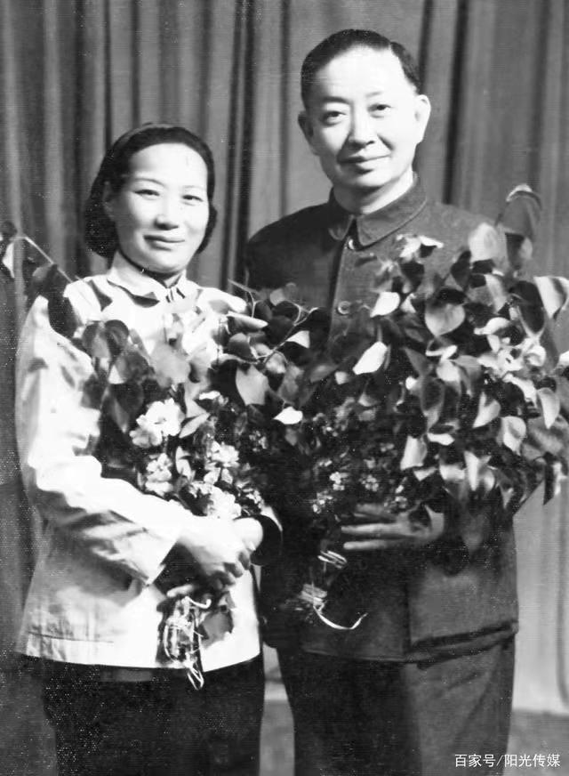 纪念梅兰芳大师130周年,梅兰芳先生在舞台上表演的场景