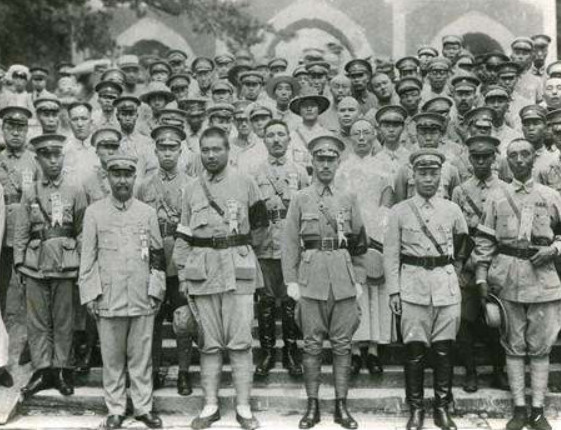 新旧军阀大决战，国民*党**带百万大军征伐张作霖，北洋军阀就此没落