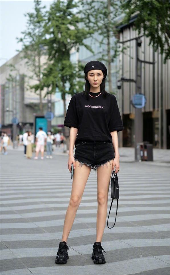 显瘦显高的平底鞋,这才是时髦精的穿搭示范