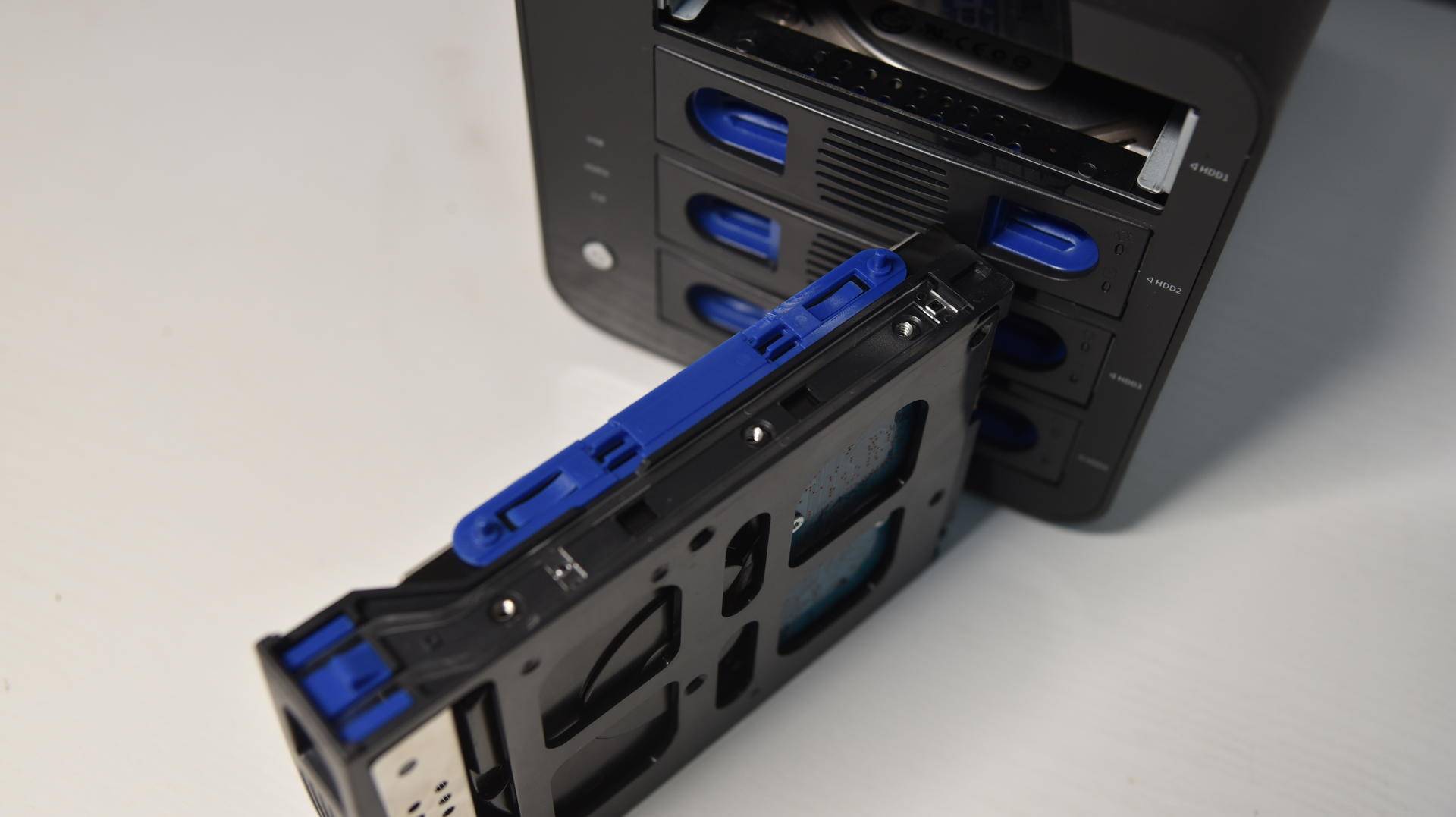 机箱硬盘位不够用,机箱硬盘位不够