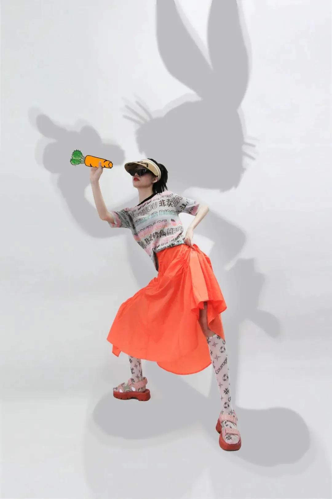 周末逛天府文创集市感受生活美学,周末逛市集看潮雕秀