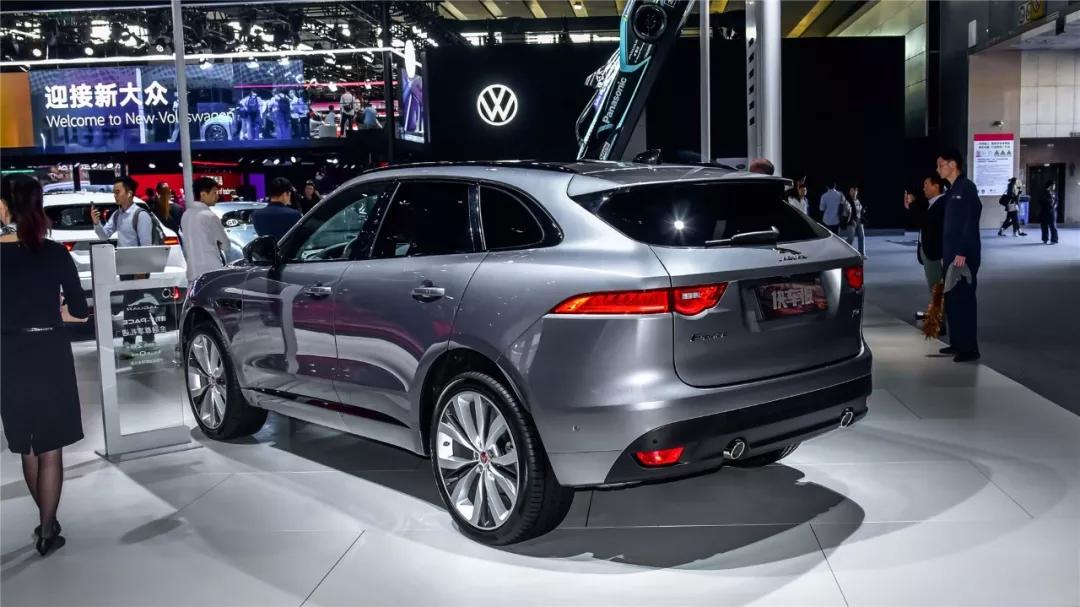 四十多万买捷豹f-pace到底值不值,捷豹f-pace又银色落地