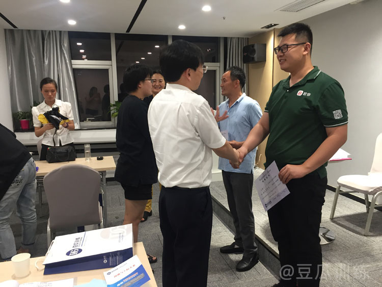 销售练口才必背的术语客户说没钱,销售口才如何让客户说服自己