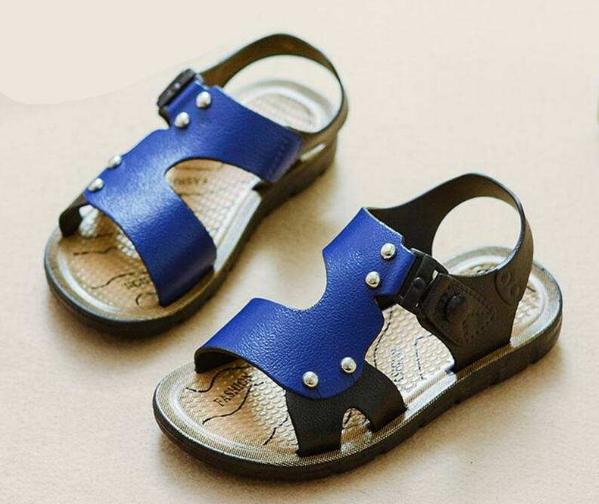 这8种凉鞋被列入黑名单，易致足内翻、X型腿，可别再给娃穿了