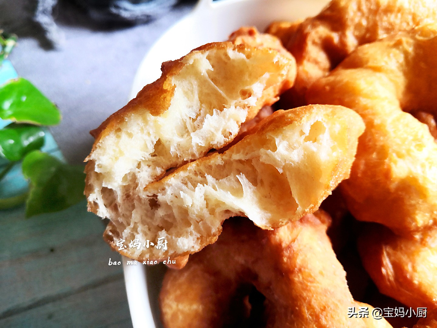 油条圈，家人吃着迷，比油条快手省事，一抓一揪就搞定，早餐要吃