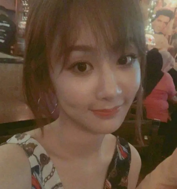 杨紫新发型卷刘海,杨紫最新的刘海造型