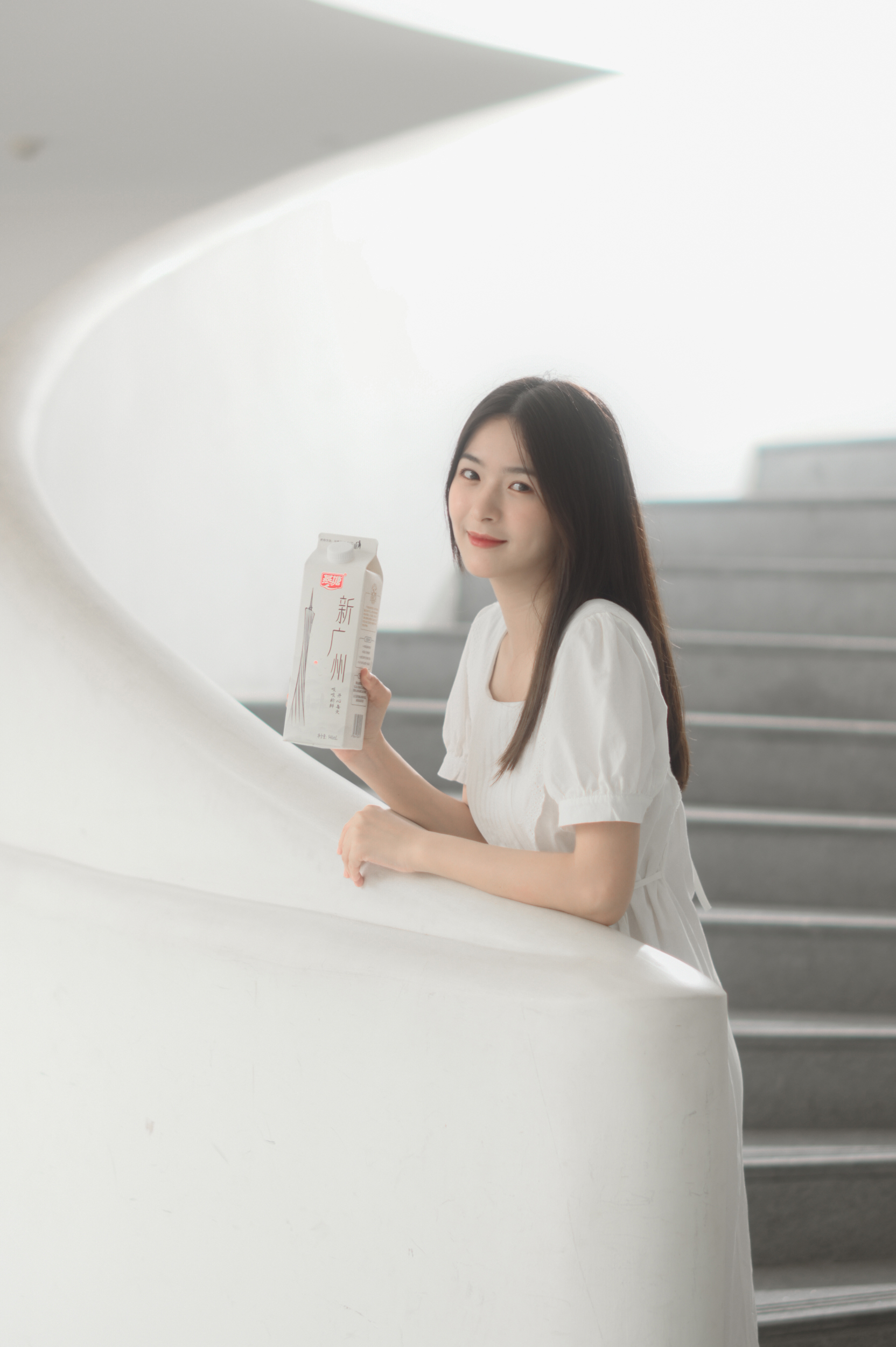 今时今日，连燕塘牛奶也有「小蛮腰」了？