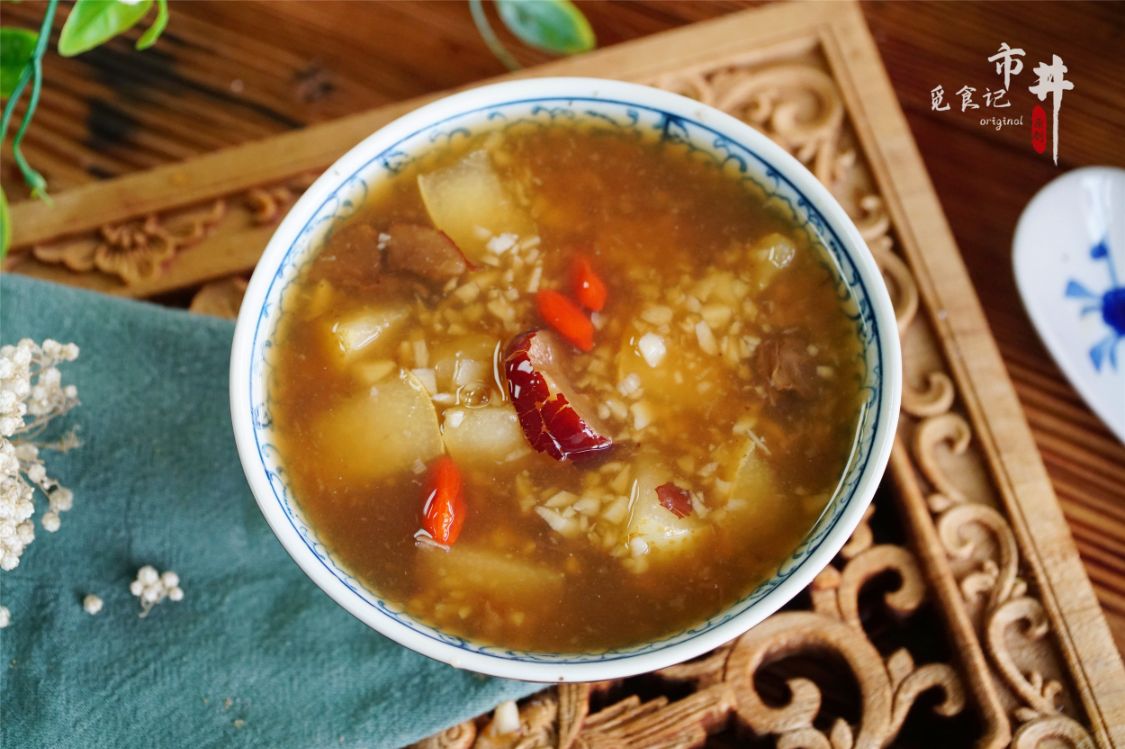 40岁的女人没钱是不是很正常,女人40岁没钱