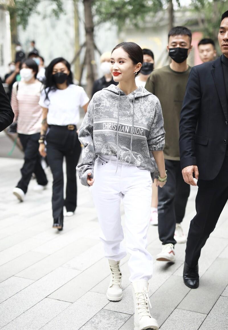 王子文个子小怎么穿搭,王子文的穿搭风格是怎样的