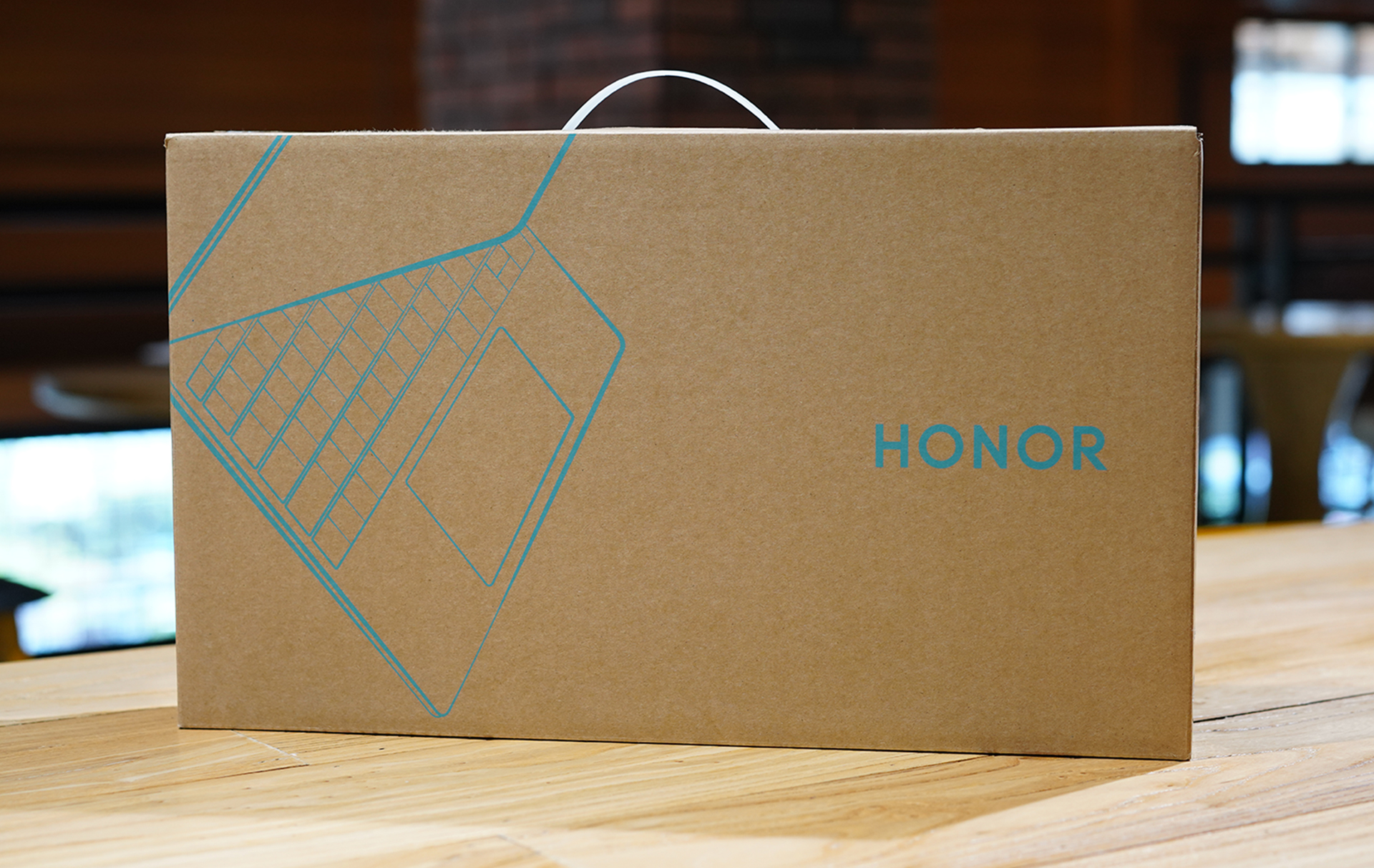 荣耀4000左右的手机全面屏 (荣耀新本高配)