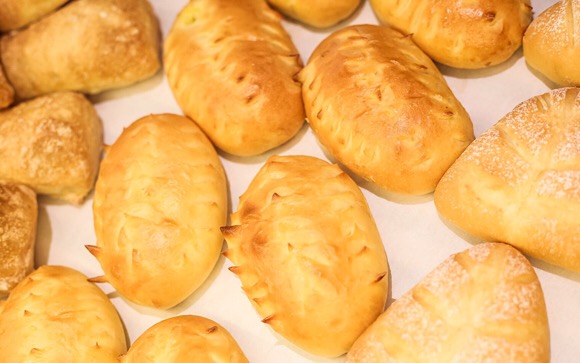 光明鲜奶烘焙,光明乳业开启首家网红烘焙店