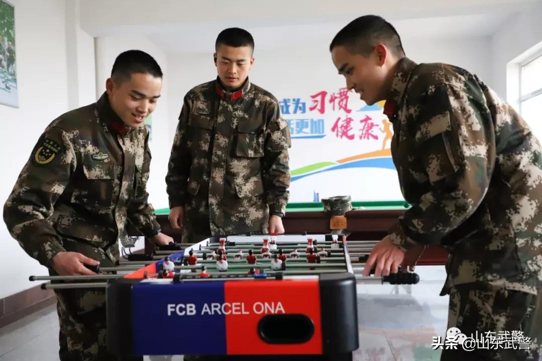 新春走军营雪域孤岛的别样春节,陆军武警00后双胞胎闯军营