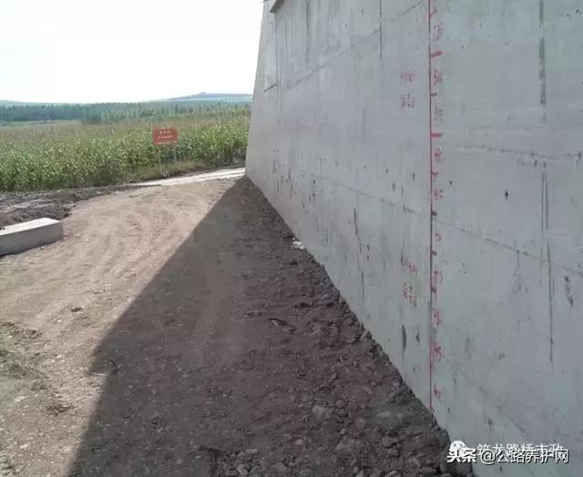 桥涵背墙达到多少强度可以回填,公路桥涵施工技术规范涵洞回填