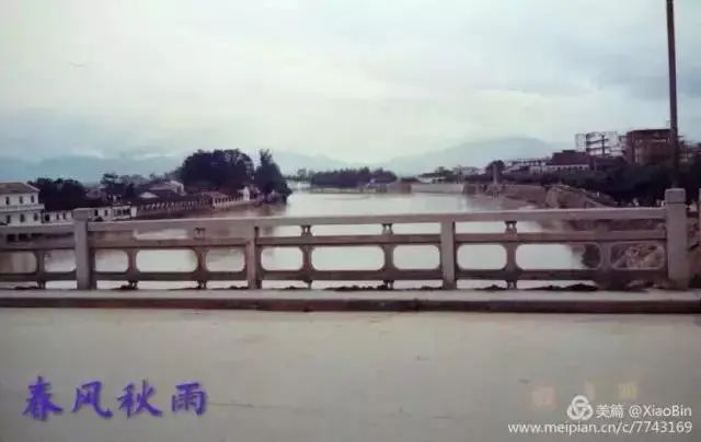 老照片中感受沧桑巨变,80年代的城市风貌老照片