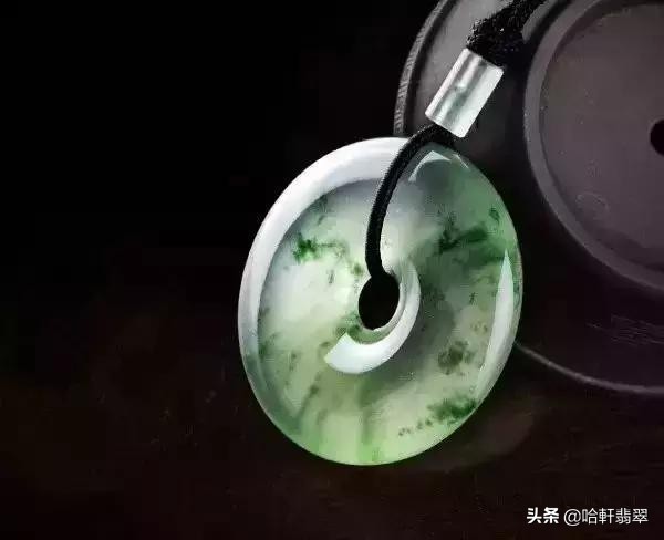 翡翠手镯有癣跟飘花区别,翡翠石藓和飘花怎么区分