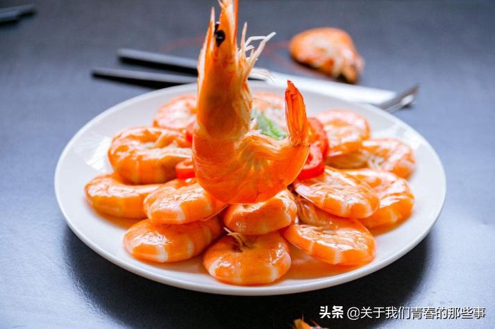 煮虾冷水下锅还是喷水,煮虾冷水煮还是热水煮