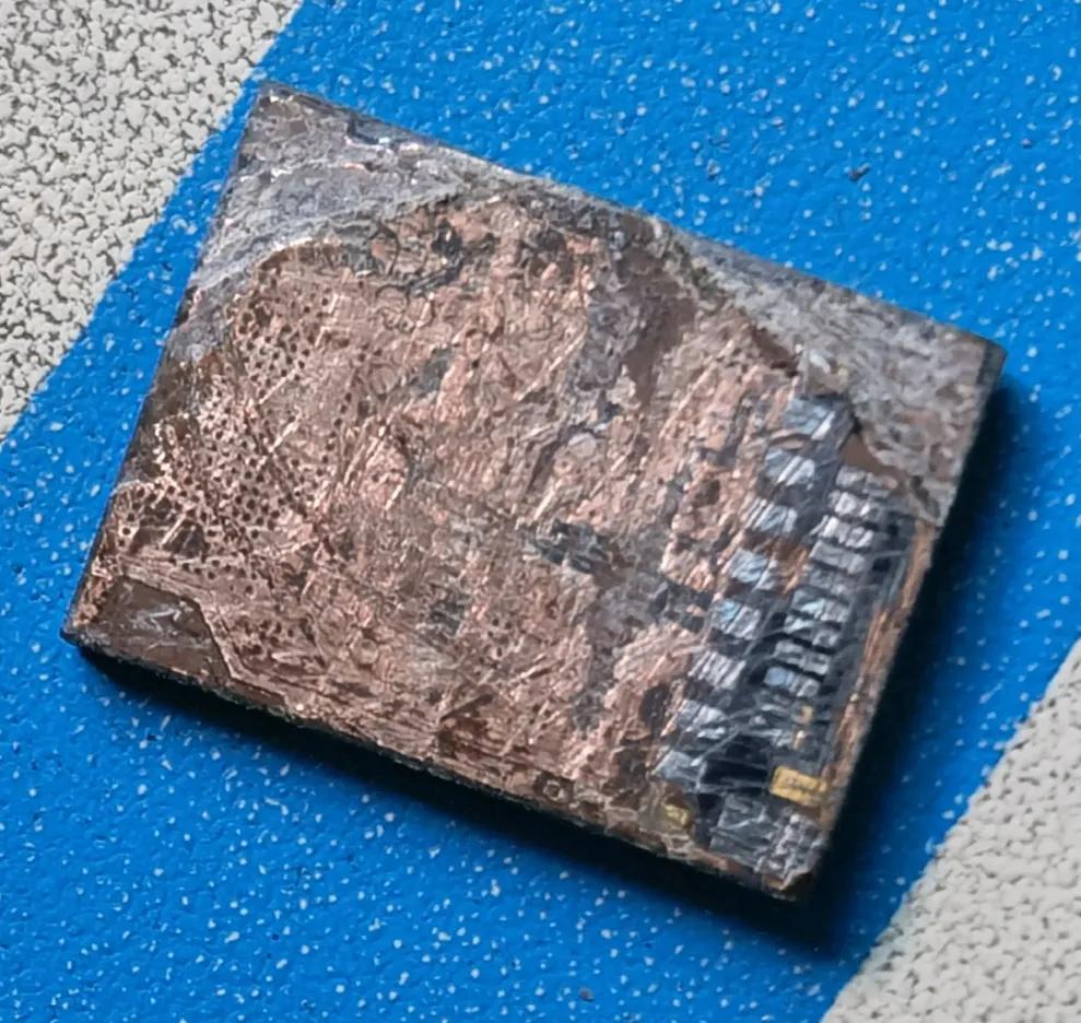 普通优盘和固态优盘拆解,拆解固态u盘