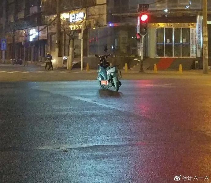 外卖小哥一路狂飙为顾客送药,外卖小哥放弃送餐送医生