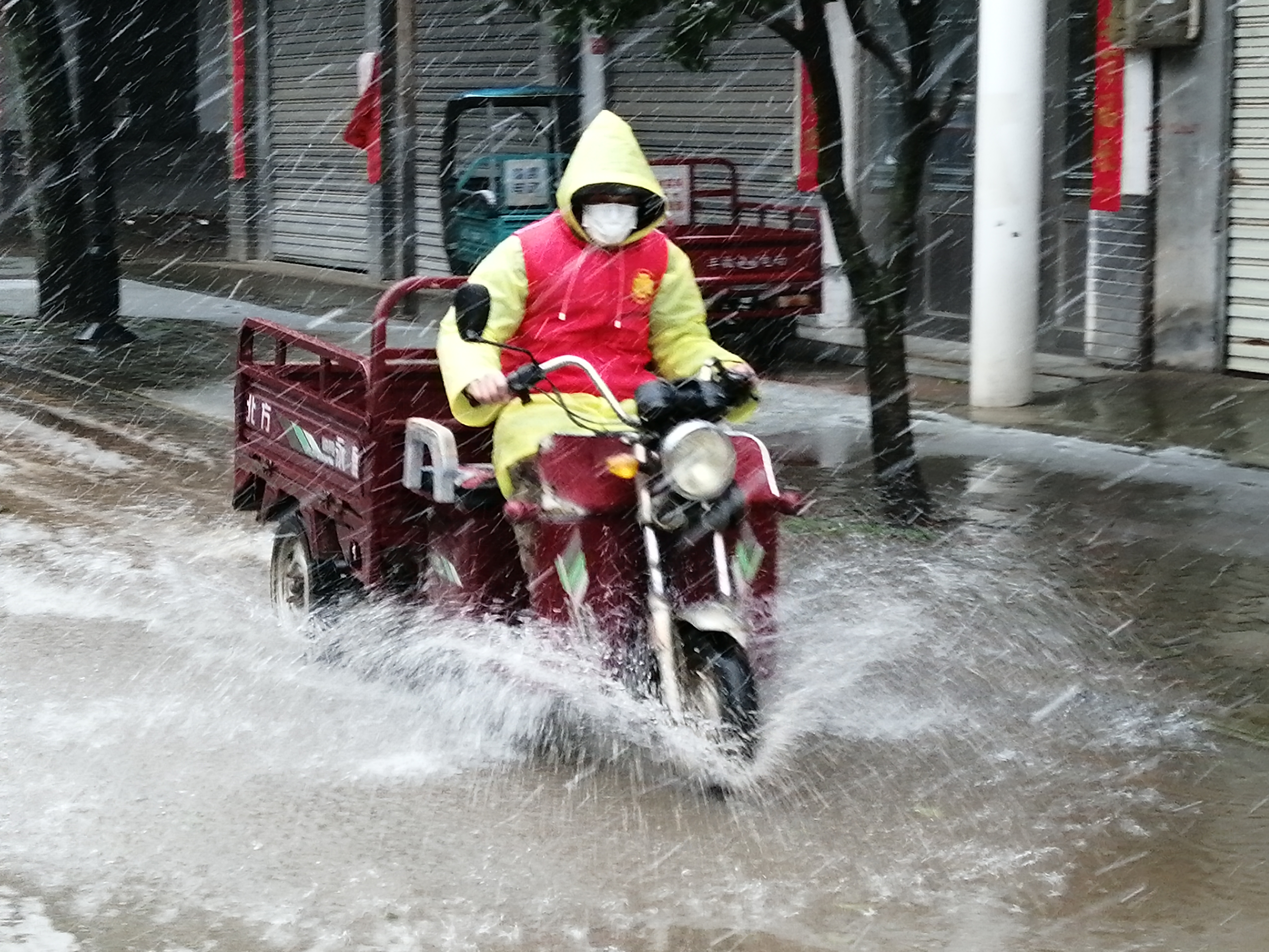 抗击疫情不漏一户一人,疫情防控不落一户不漏一人