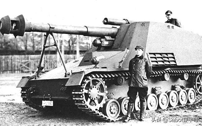 野蜂自行火炮和犀牛自行火炮,犀牛轮式自行火炮