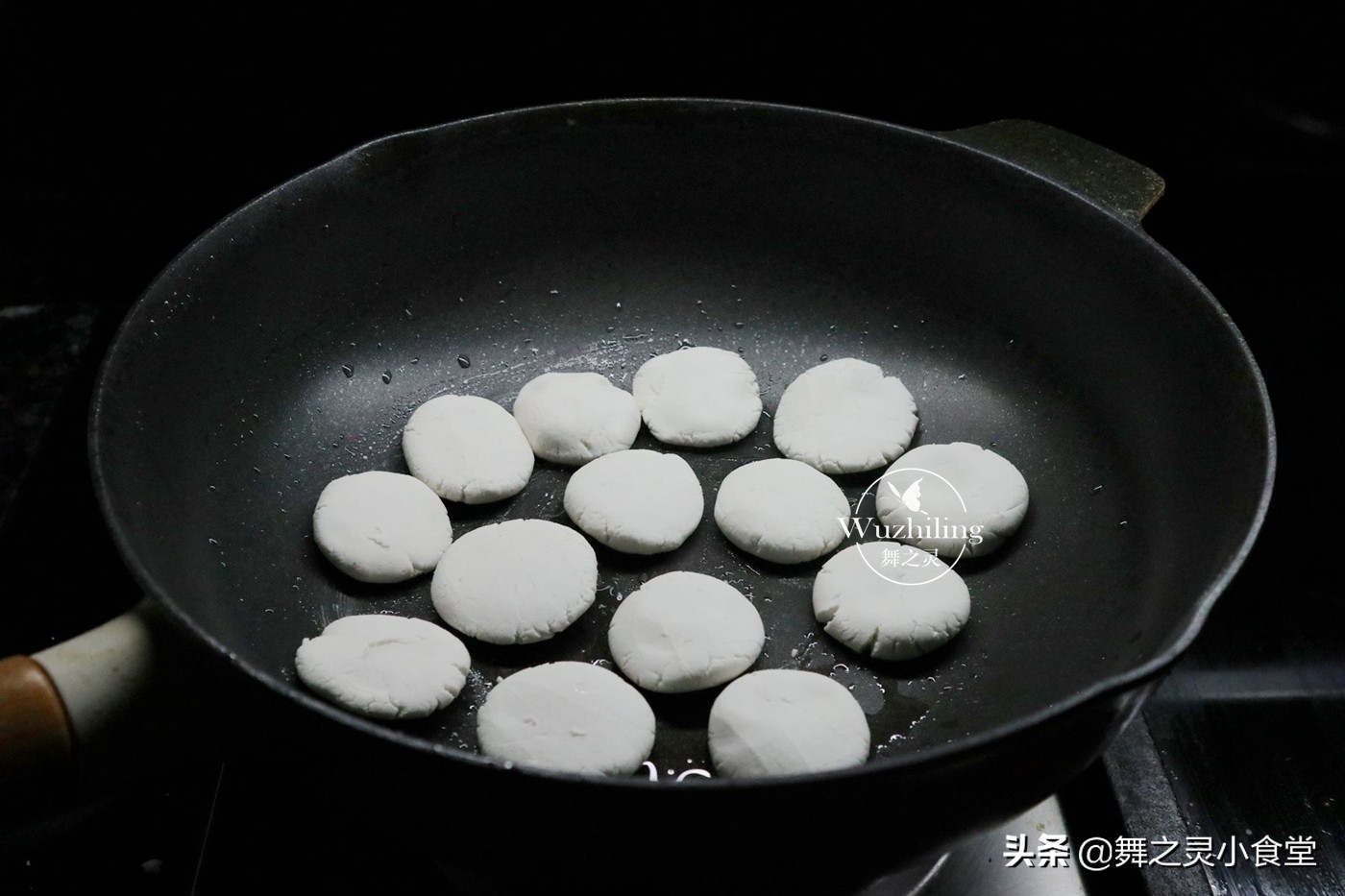 怎么做正宗的长沙糖油粑粑,糖油粑粑长沙传统小吃软糯香甜