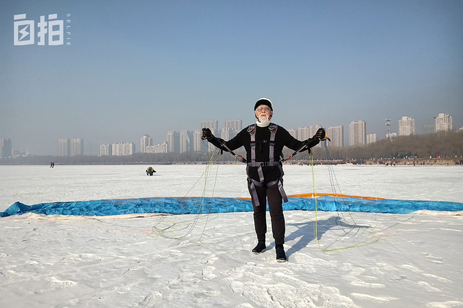 我，49岁开始北漂，79岁走秀爆红，85岁学开飞机，一辈子都在演戏