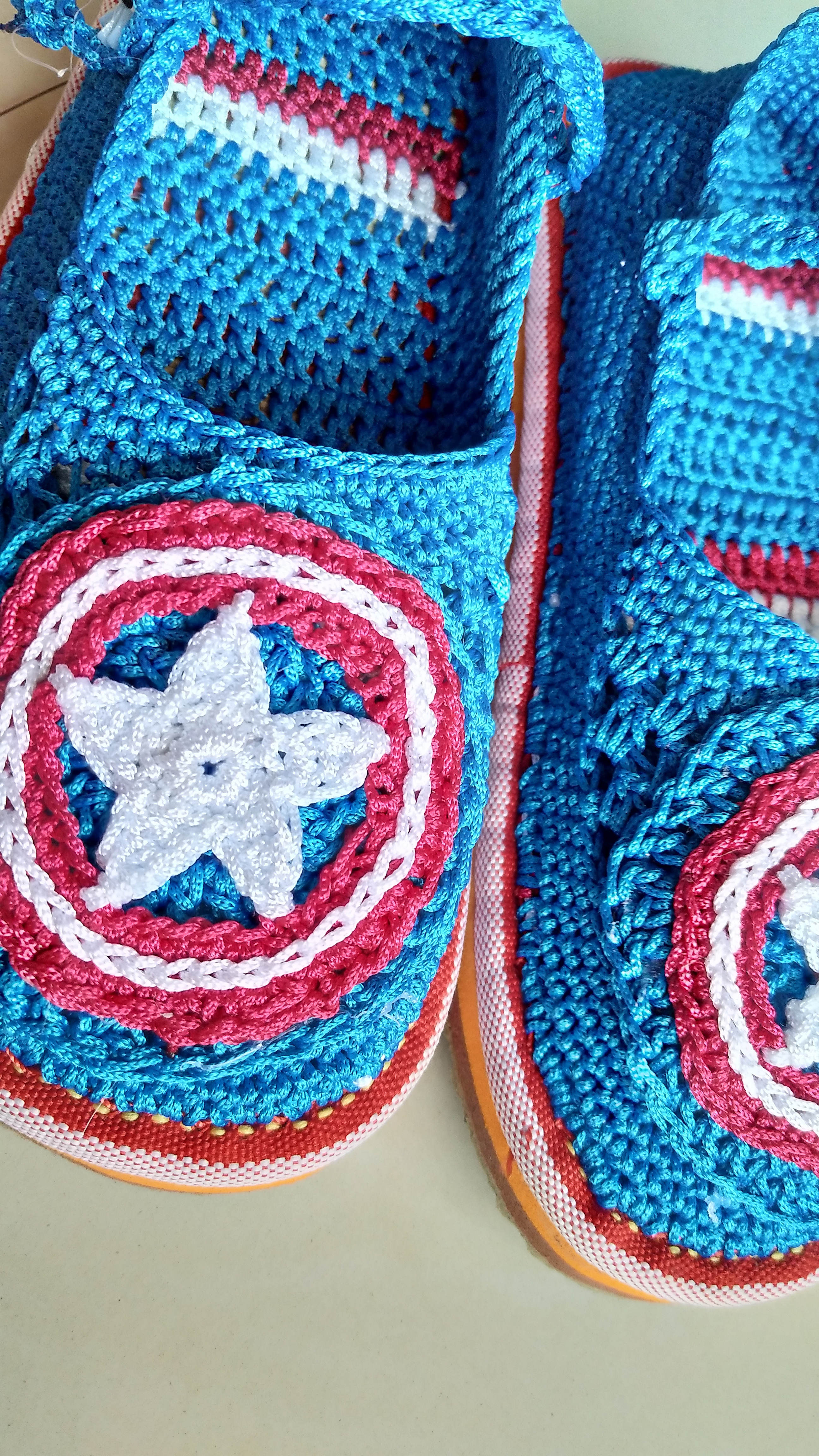 凉鞋鞋垫翘起来可以缝吗,凉鞋鞋垫滑下来怎么办