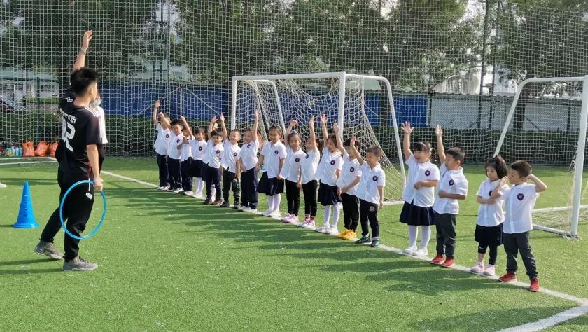 秋季校园足球联赛,秋季草坪氛围感照片