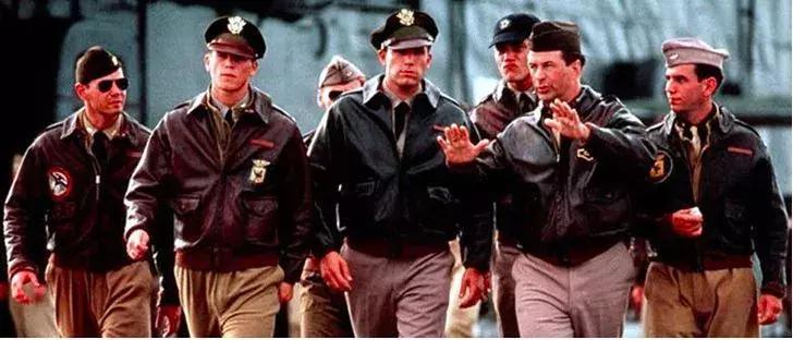 皮衣怎样穿才时髦呢,秋冬皮衣时髦穿搭