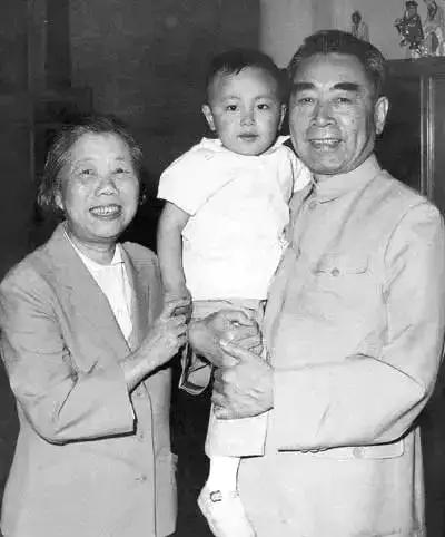 *颖超邓**:德高望重的革命前辈,公认的邓大姐,为何不让人叫邓妈妈