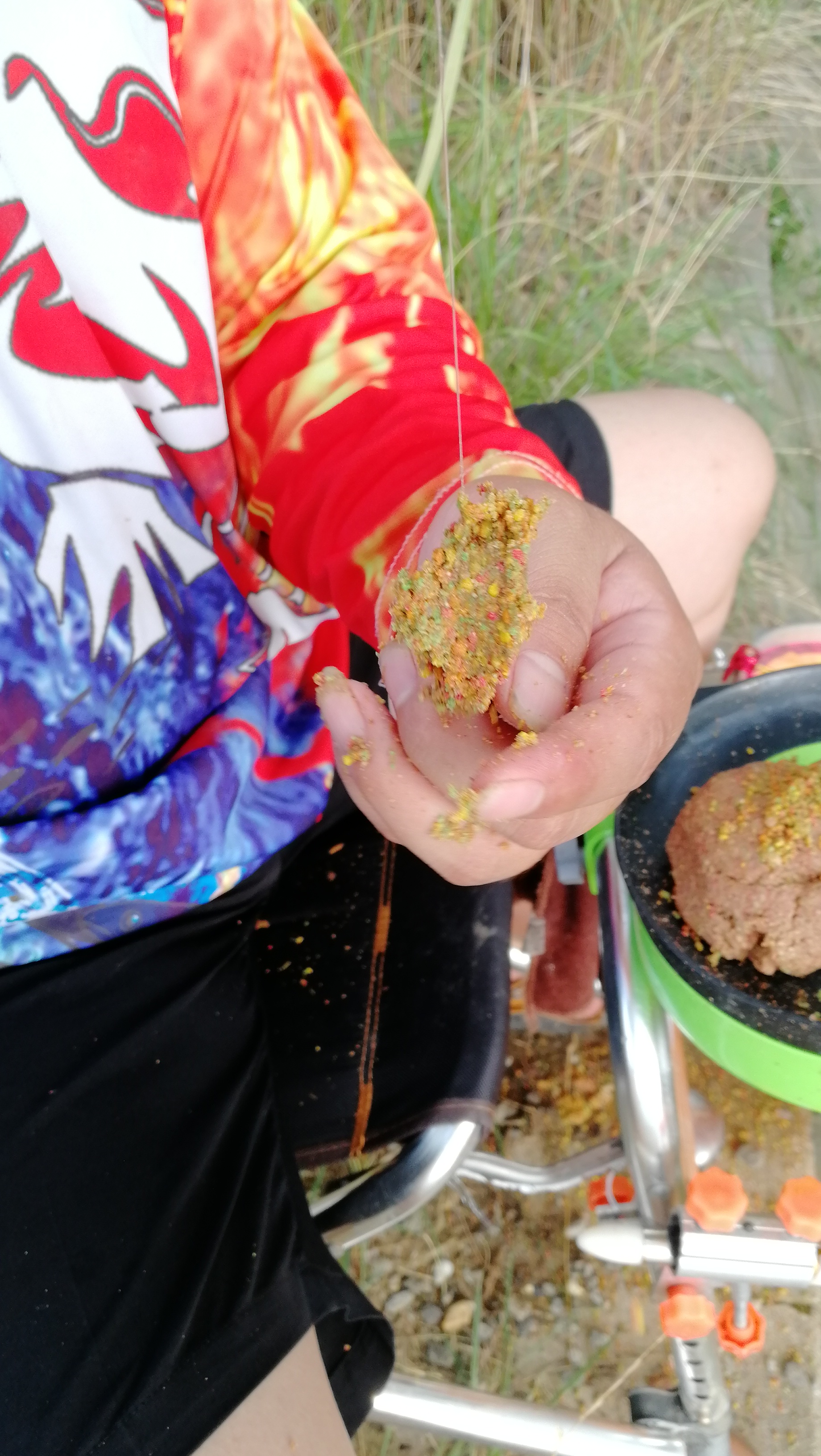 玉米怎么样才可以钓出大鱼,野钓大鱼用饵挂几棵玉米