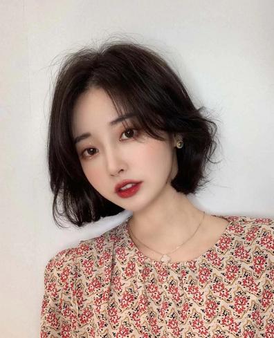 大脸方脸适合什么发型减龄洋气,大方脸适合什么发型减龄洋气长发