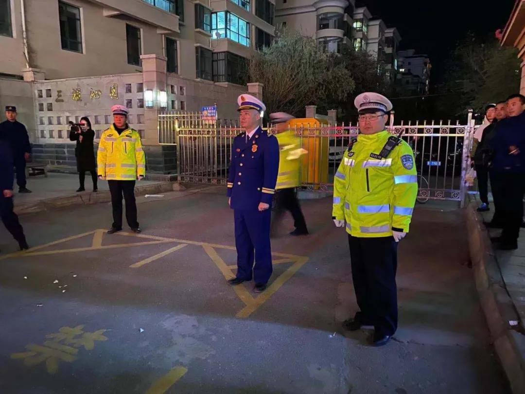 占用消防通道的车主应该怎么处罚,占用消防通道的私家车被拖走