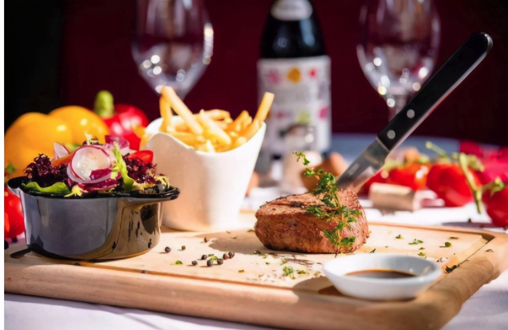 90后美女开咖啡馆赚够3000万,90后美女开餐饮一年120家