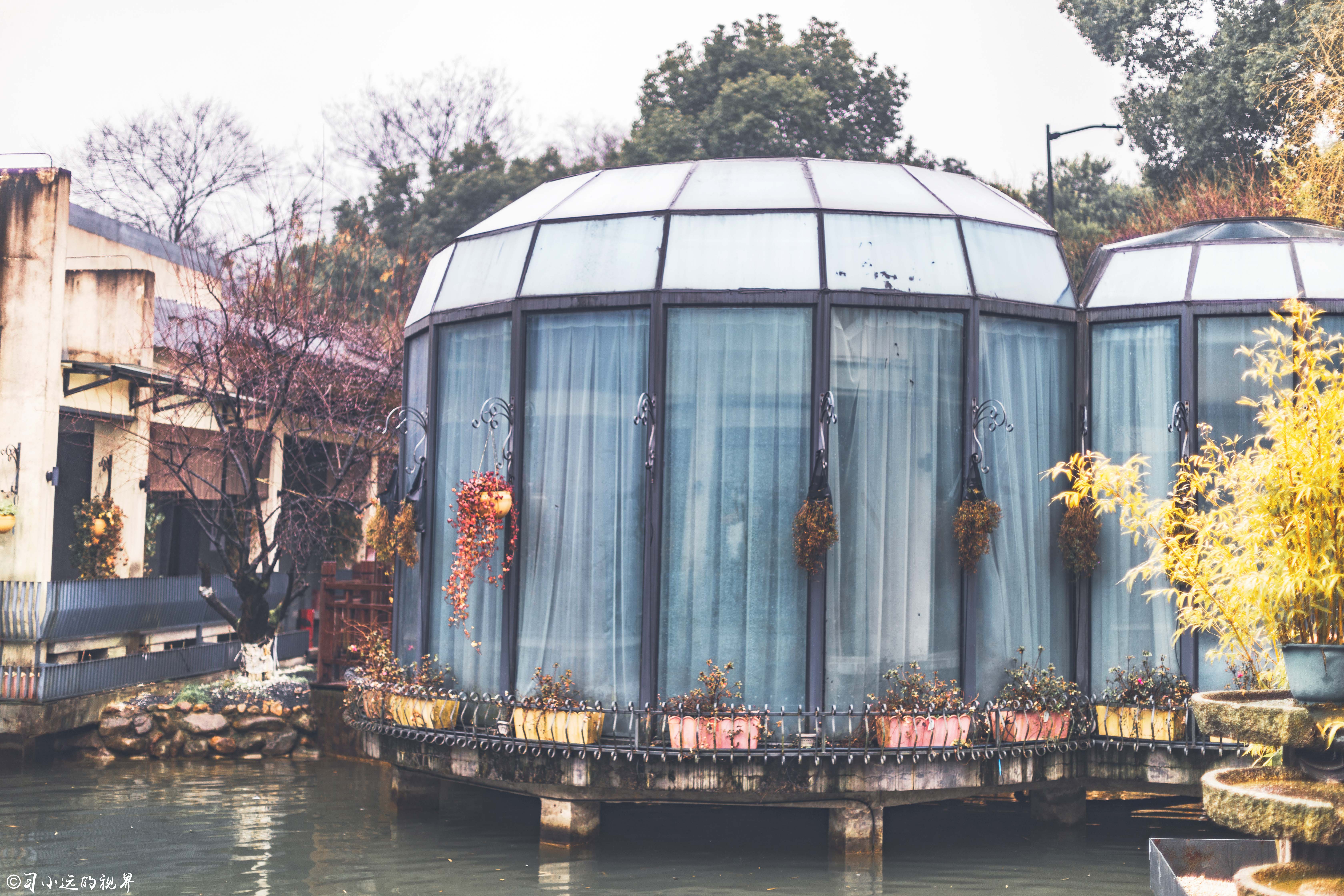 这个藏于梅花深处的幽静山庄，让你抛却繁杂，静享浮光