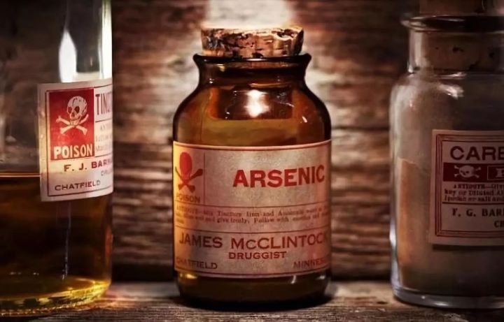 往婴儿奶粉里加*霜砒**，电影都不敢拍的情节却在日本真实发生