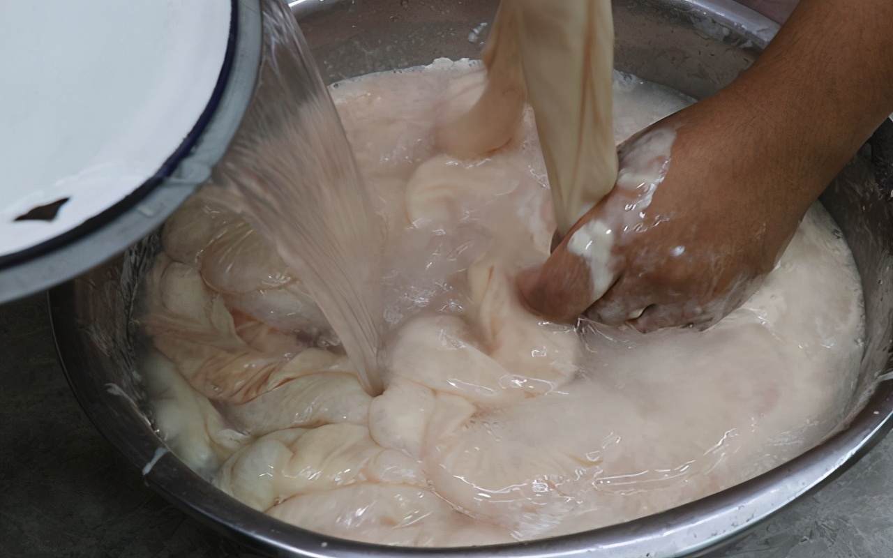 如何清洗肥肠去除爆炒肥肠臭味,肥肠清洗方法爆炒肥肠