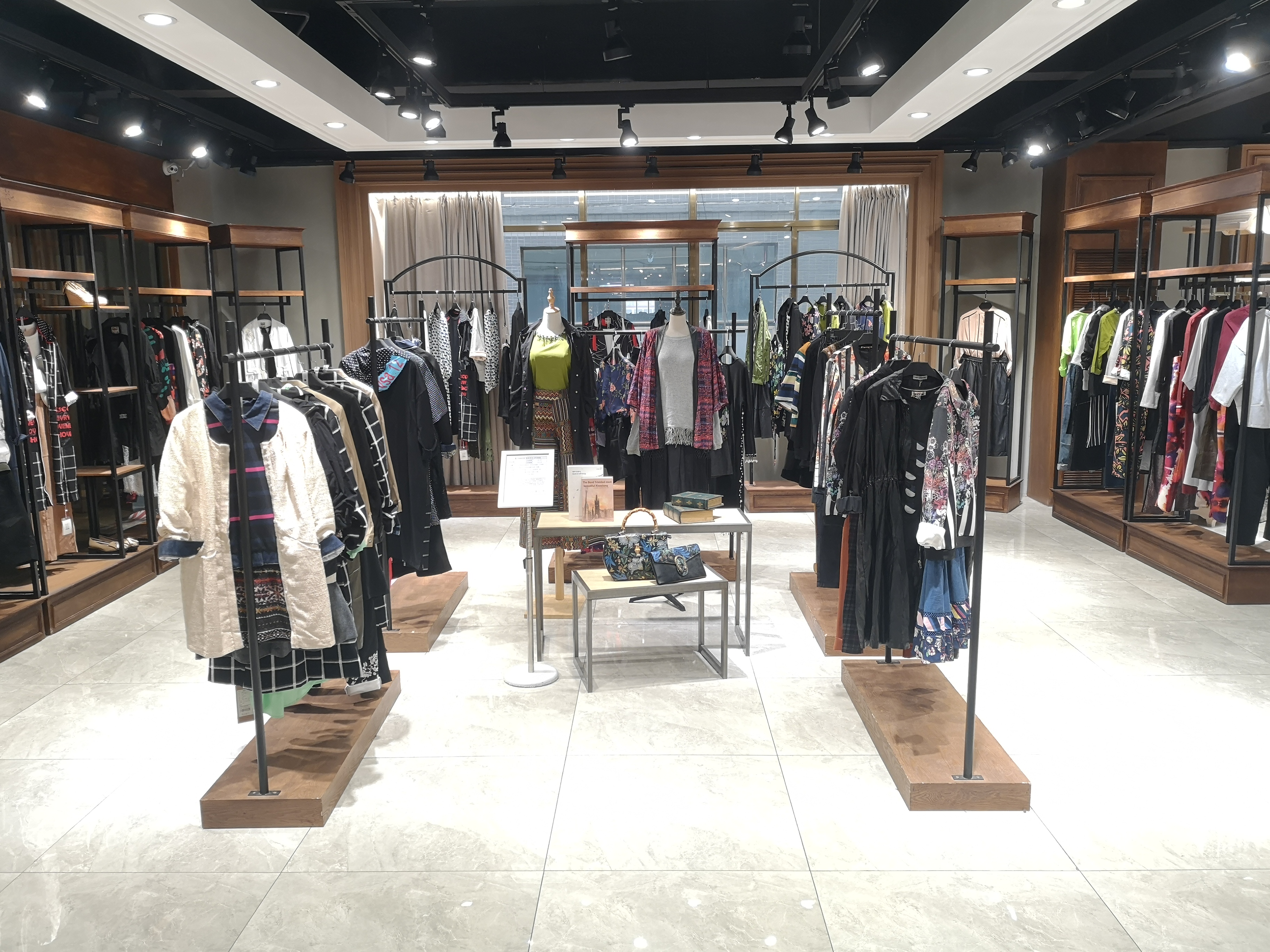 实体女装店进货渠道,女装品牌尾货批发市场进货渠道