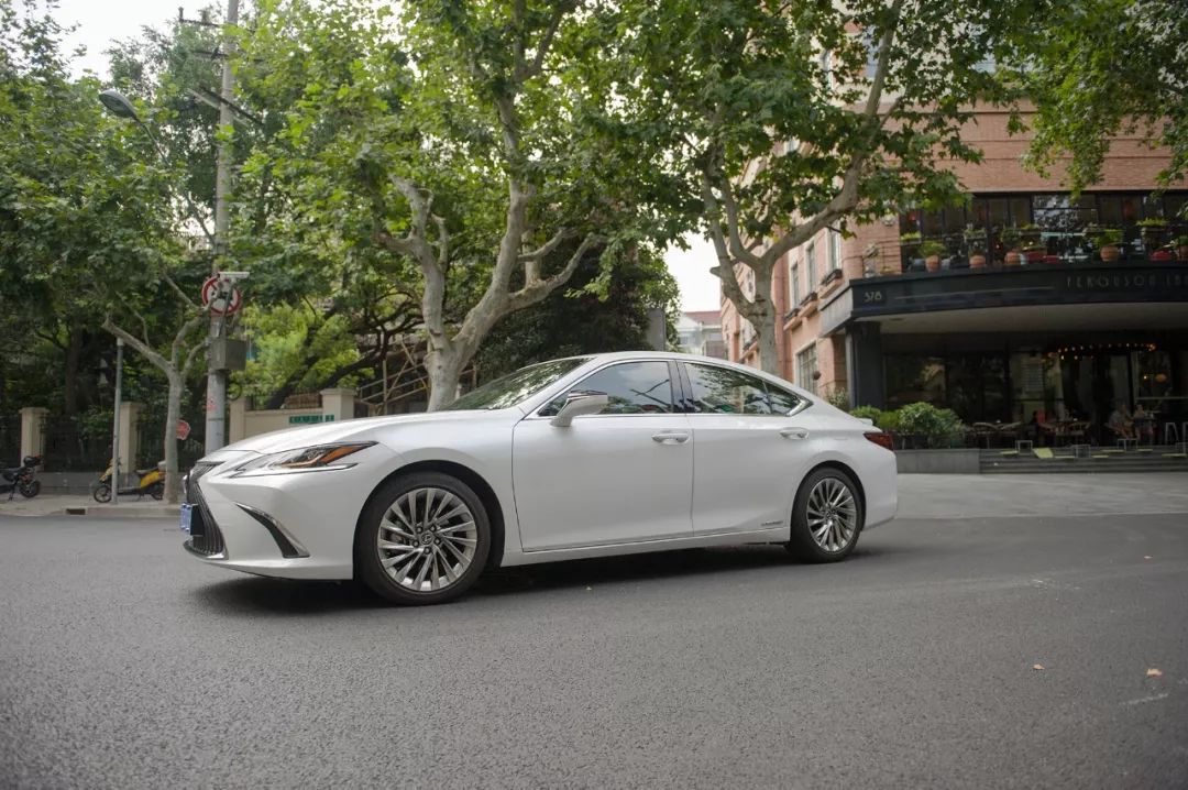 开雷克萨斯es去川藏线,开雷克萨斯es路上视频