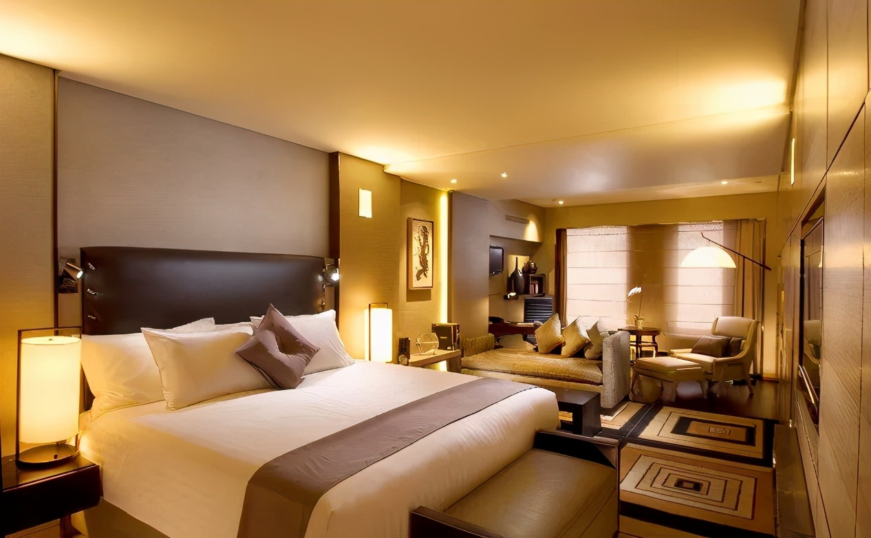 情侣大床房还是双人床,情侣住酒店该不该住大床房