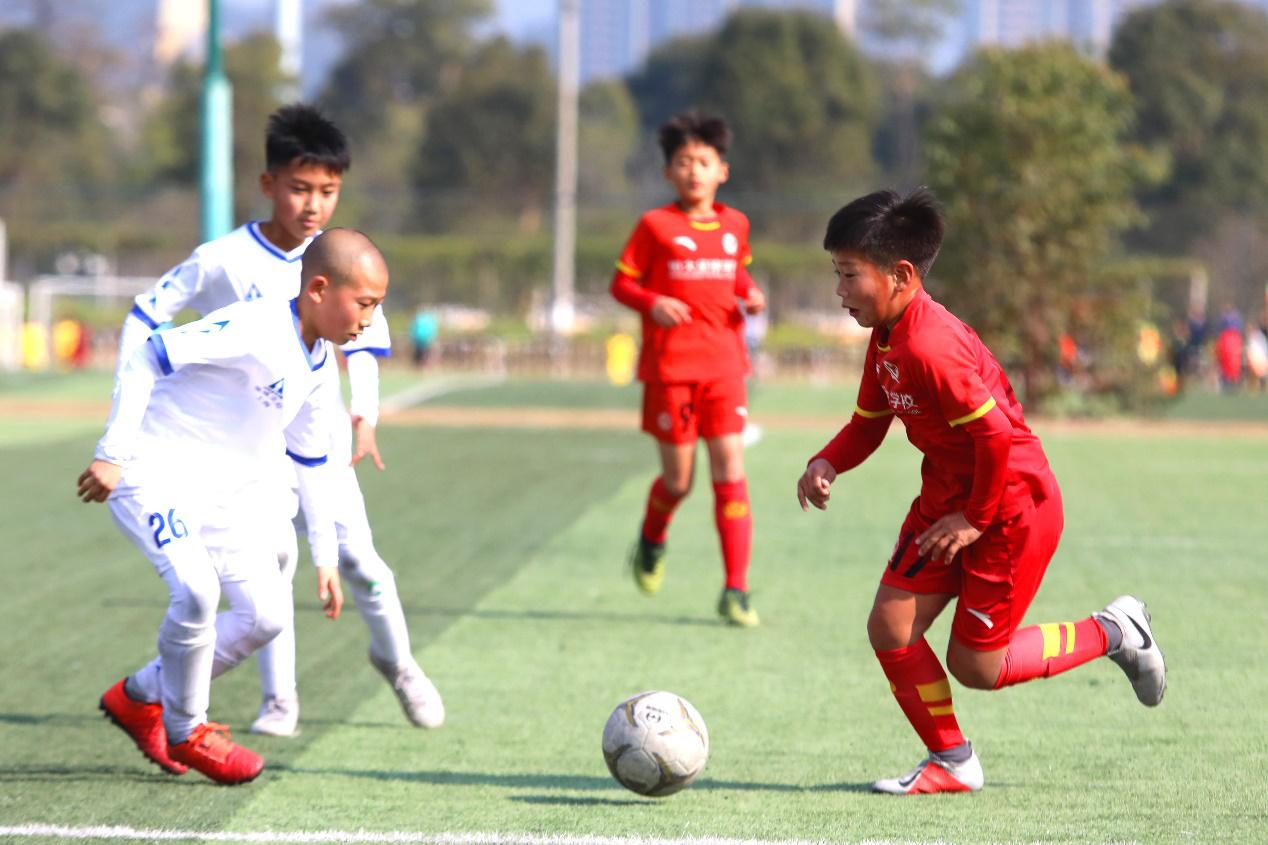 恒大足校今年招生火热进行中，毕业生可进职业队也可上大学