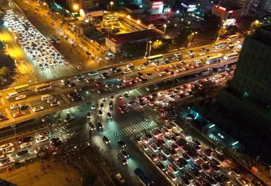 新加坡人口密度大却不拥挤,新加坡和香港哪个人口密度大