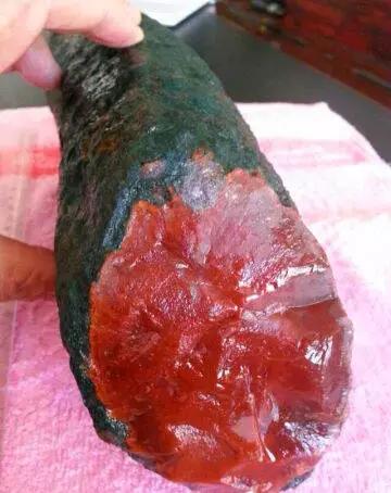 玉石鉴别最简单方法原石,沱江玉石原石的鉴别