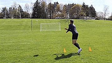 足球训练如何提高踢球发力,足球训练怎样练好两脚出球